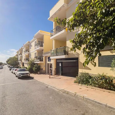Nuevo Con Piscina Y Parking En La Playa